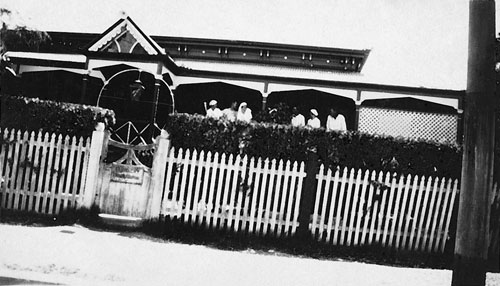 Staff members on the verandah of Tannachy Hospital 1920s
