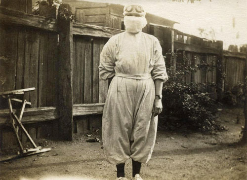 Anti-Flu uniform worn by Nurse Gertie Heard at the Rockhampton Hospital 1919