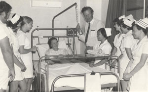 Trainee nurse teaching rounds, Rockhampton Hospital, early 1974